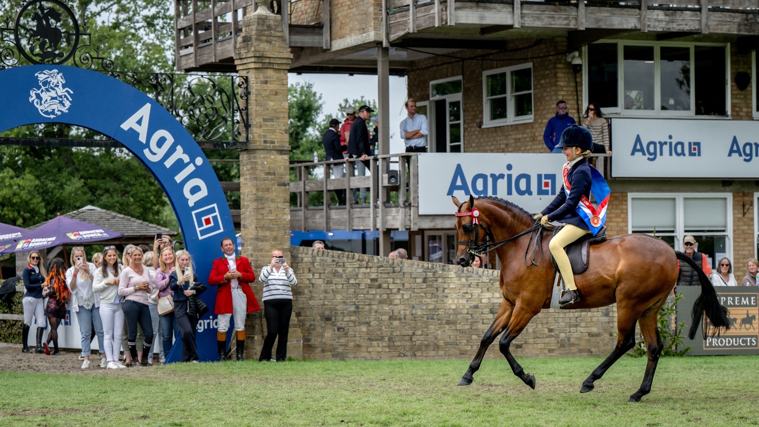 Isabella Walker And Stoneleigh Show Time Helen Cruden (4) (Custom) (2)