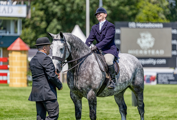 WINNER_CAROLINE MACKNESS _REDY STEADY EDDIE _COB CHAMPION-24LOW RESOLUTION.jpg