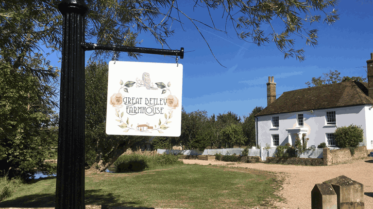 Accommodation_GreatBetleyFarmhouse_01