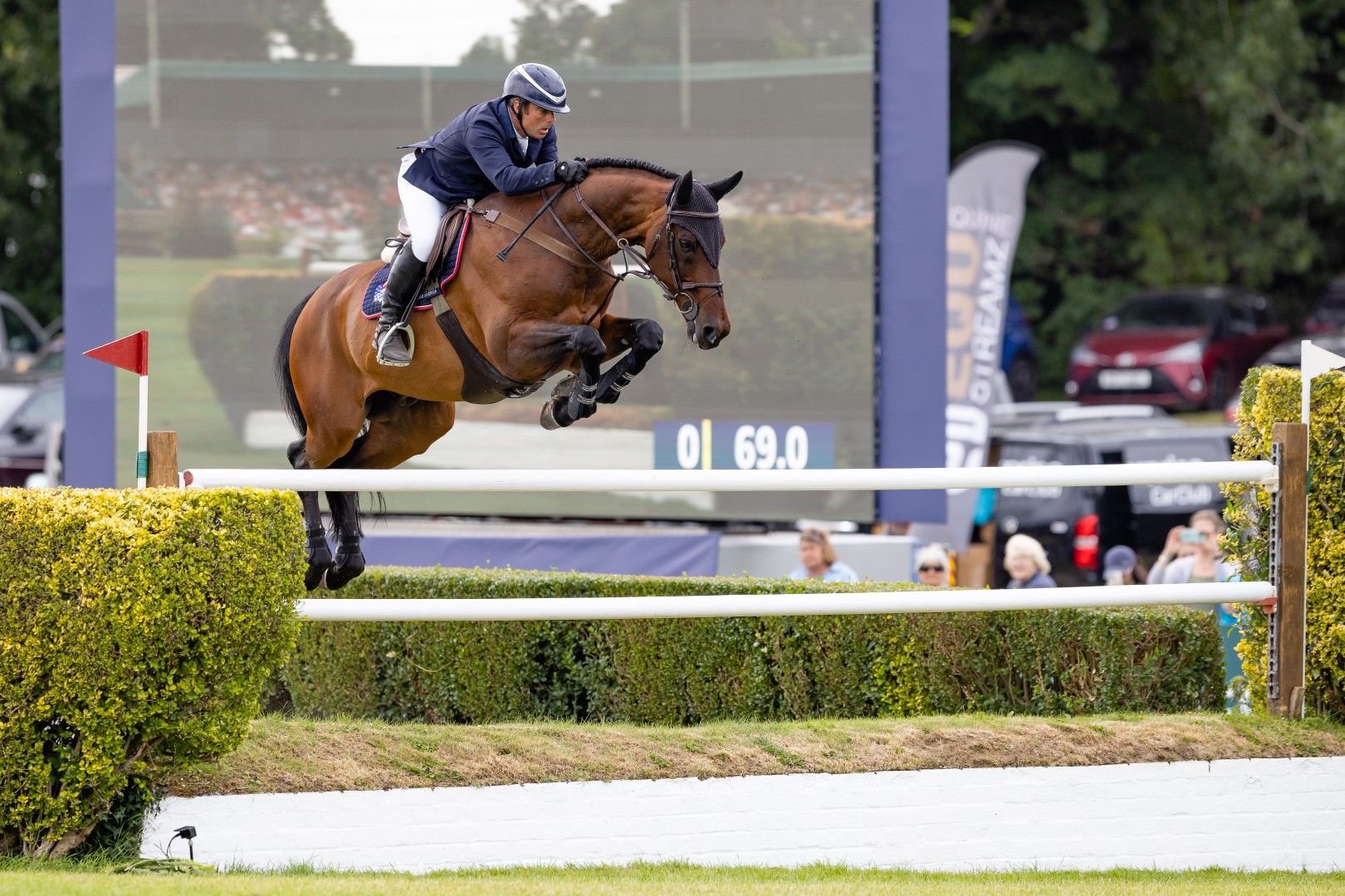 Robert Whitaker And Gentlemen VH Veldhof B&H (6) (Large) (1)