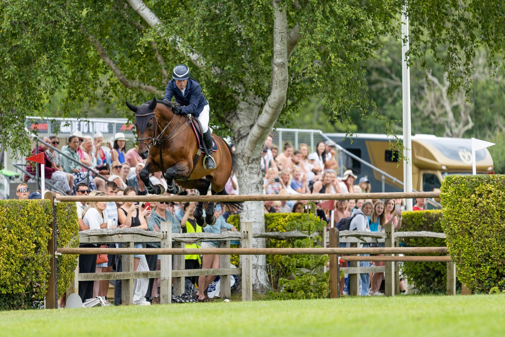 Robert Whitaker And Gentlemen VH Veldhof B&H (14) (Large) (1)